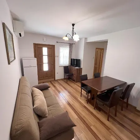 Apartmani Palme Funtana Exterior photo