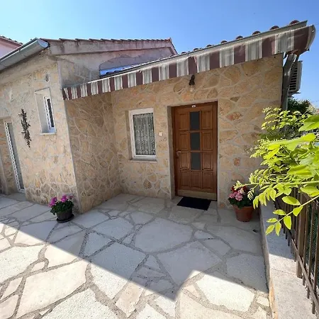 Apartmani Palme Funtana Exterior photo