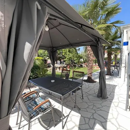 Apartmani Palme Funtana Exterior photo