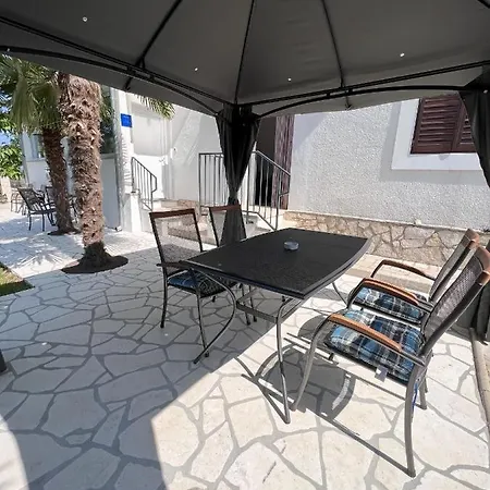 Apartmani Palme Funtana Exterior photo
