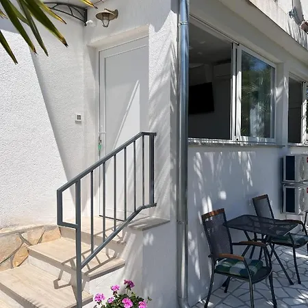 Apartmani Palme Funtana Exterior photo