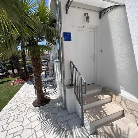 Apartmani Palme Funtana Exterior photo