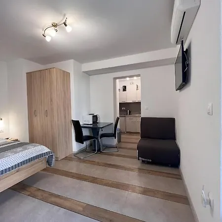 Apartmani Palme Funtana Exterior photo