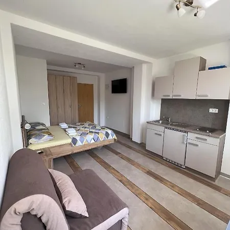 Apartmani Palme Funtana Exterior photo